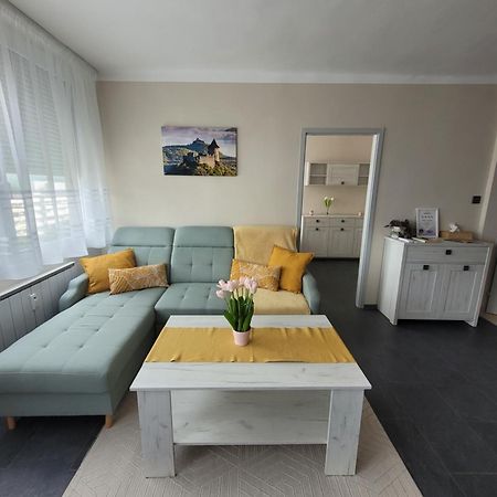 Апартаменты Krisztina Apartman Шальготарьян Экстерьер фото