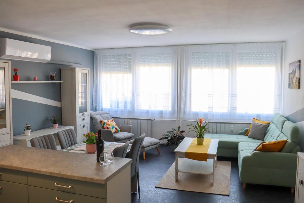 Апартаменты Krisztina Apartman Шальготарьян Экстерьер фото