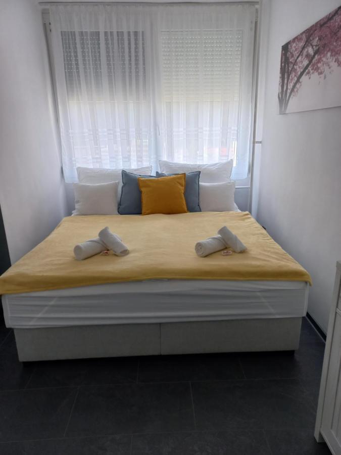 Апартаменты Krisztina Apartman Шальготарьян Экстерьер фото