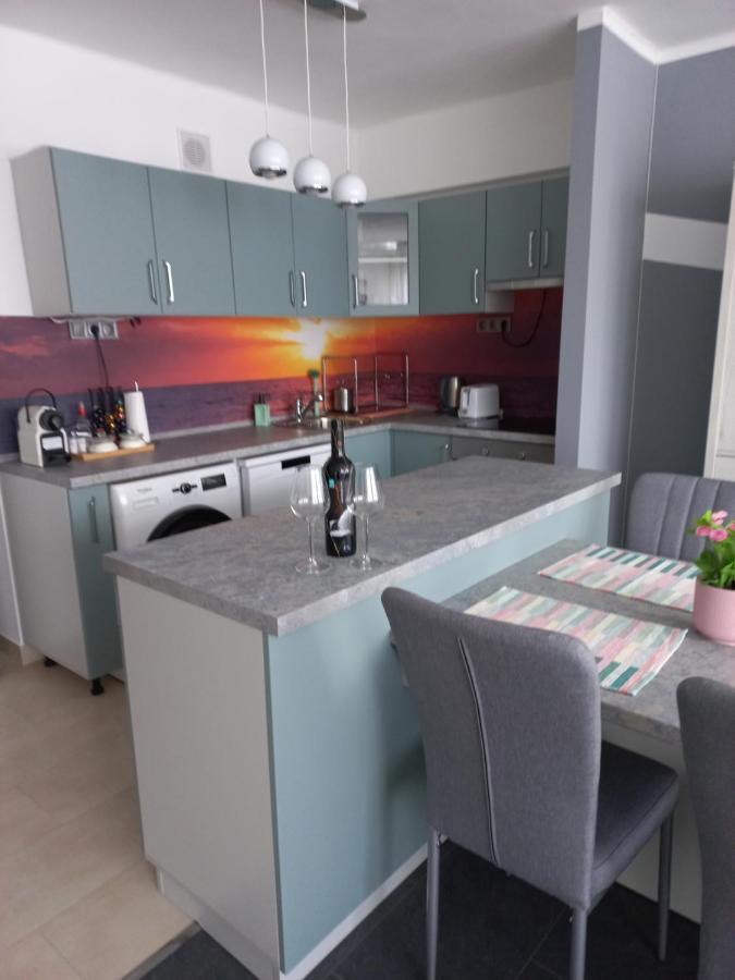 Апартаменты Krisztina Apartman Шальготарьян Экстерьер фото