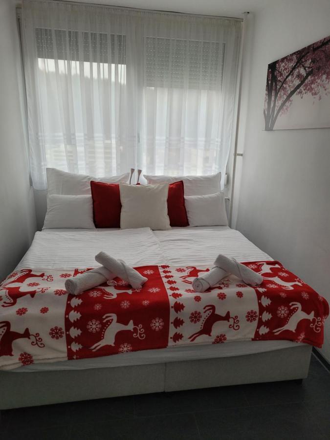 Апартаменты Krisztina Apartman Шальготарьян Экстерьер фото