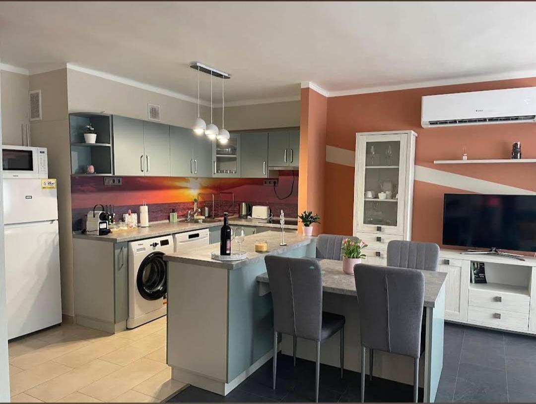 Апартаменты Krisztina Apartman Шальготарьян Экстерьер фото