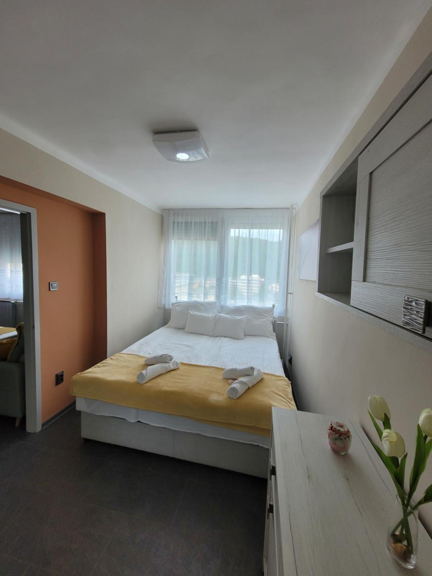 Апартаменты Krisztina Apartman Шальготарьян Экстерьер фото